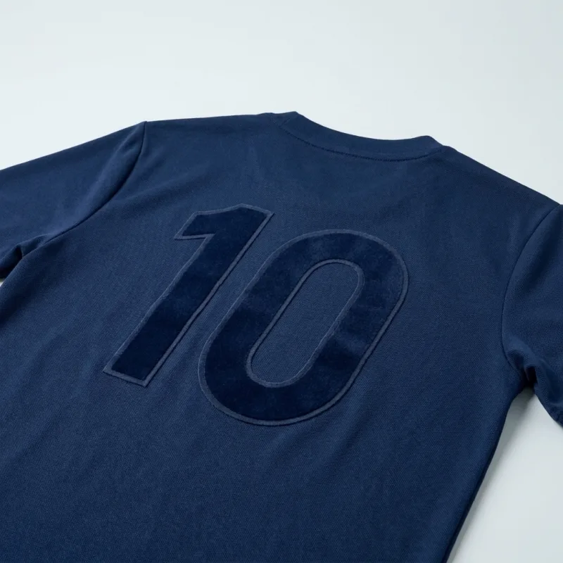 Rückennummer auf Trikot — Vergleich Flex und Flock